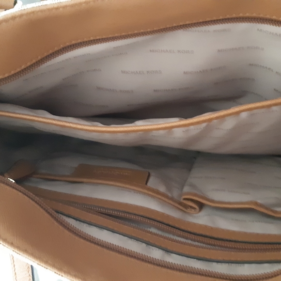 Authentic Michael kors Large Morgan Vanilla white & Brown leather trim.  Tote - Picture 5 of 8